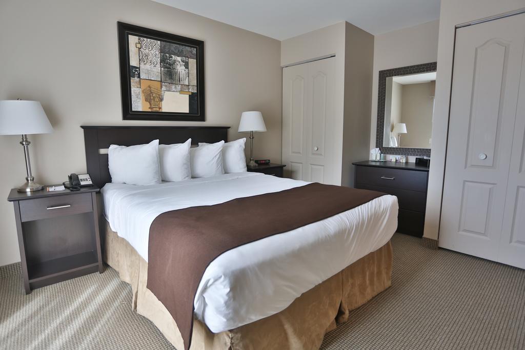 Hotel Le Versailles Saint-Sauveur-des-Monts Habitación foto